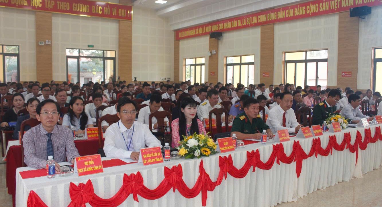 Đại diện lãnh đạo các Ban xây dựng Đảng của Tỉnh ủy và các Sở, ngành của tỉnh dự Đại hội