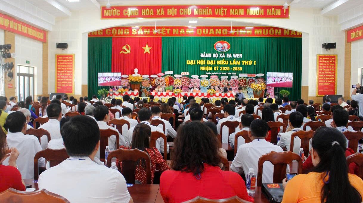 Toàn cảnh Đại hội đại biểu Đảng bộ xã Ea Wer lần thứ I, nhiệm kỳ 2025 – 2030