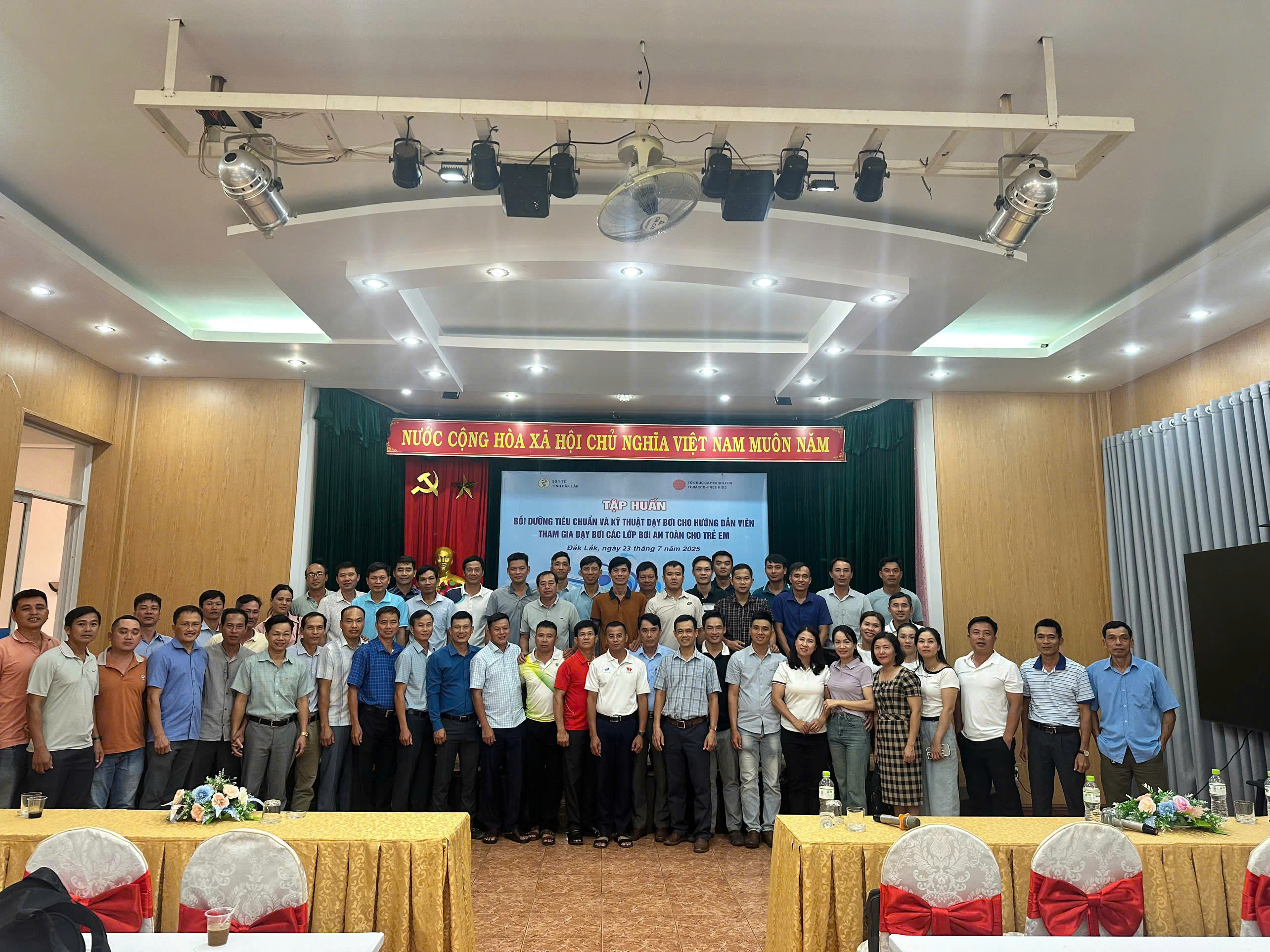 Giáo viên tham gia buổi tập huấn lý thuyết