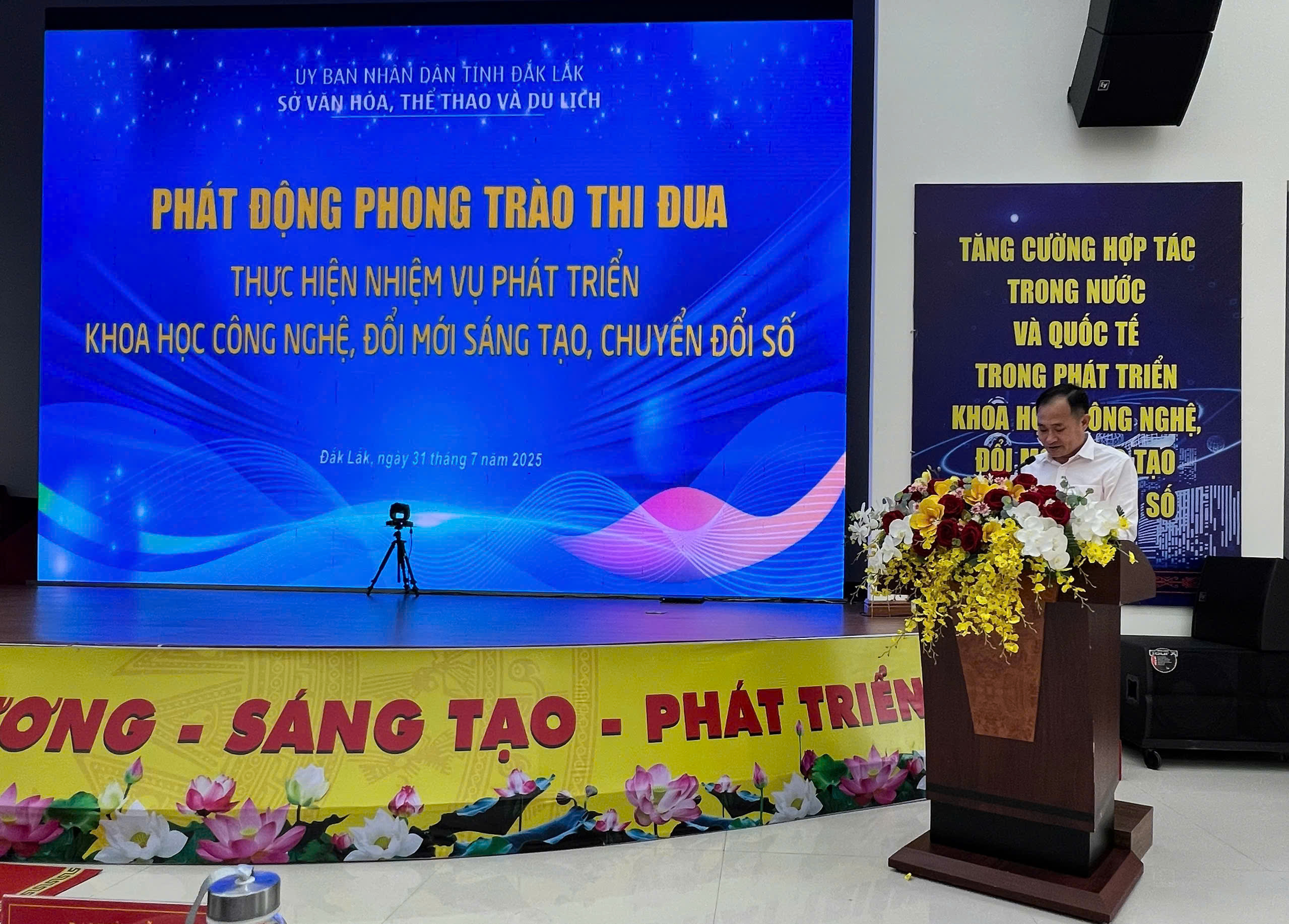 Đồng chí Lê Phúc Long - Phó Giám đốc Sở phát biểu phát động phong trào " Bình dân học vụ số"  ngành Văn hóa, Thể thao và Du lịch