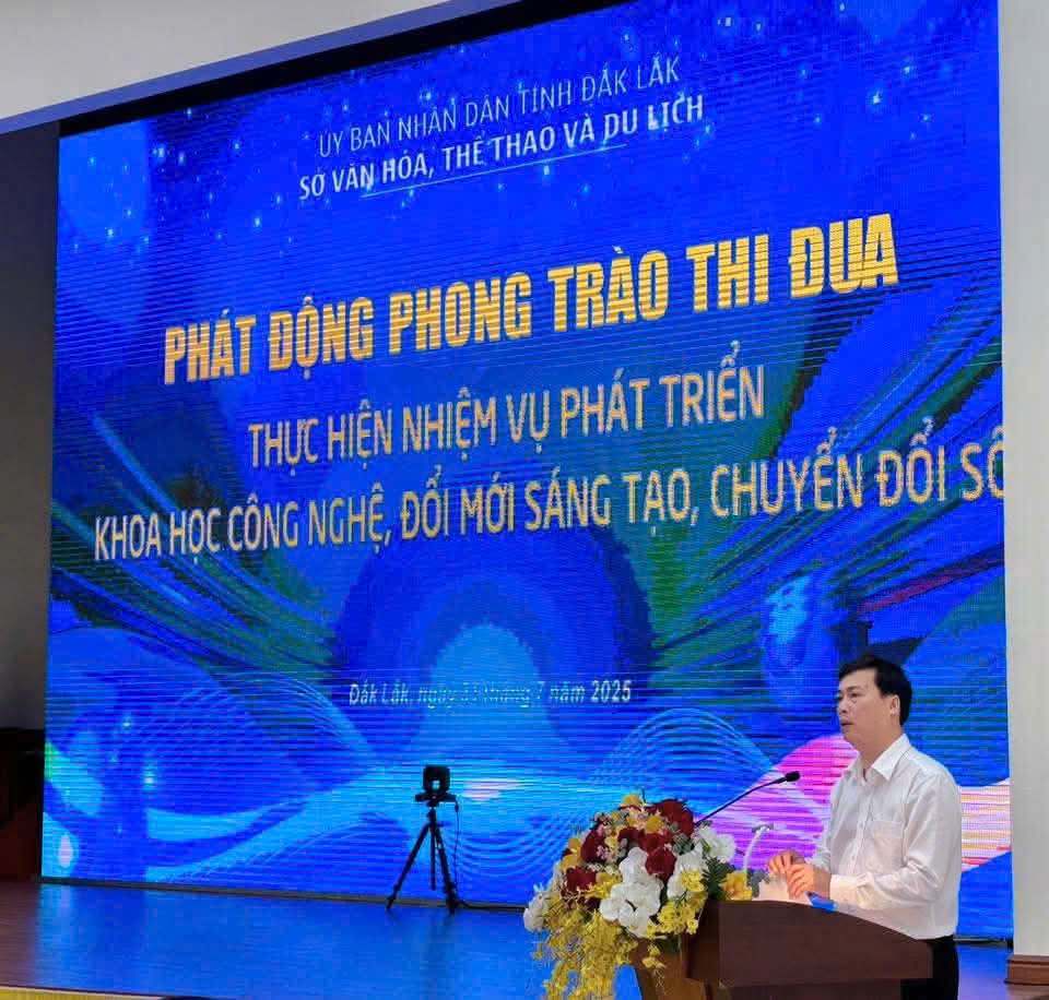 Đồng chí Trần Hồng Tiến - TUV, Giám đốc Sở phát biểu tại buổi Lễ