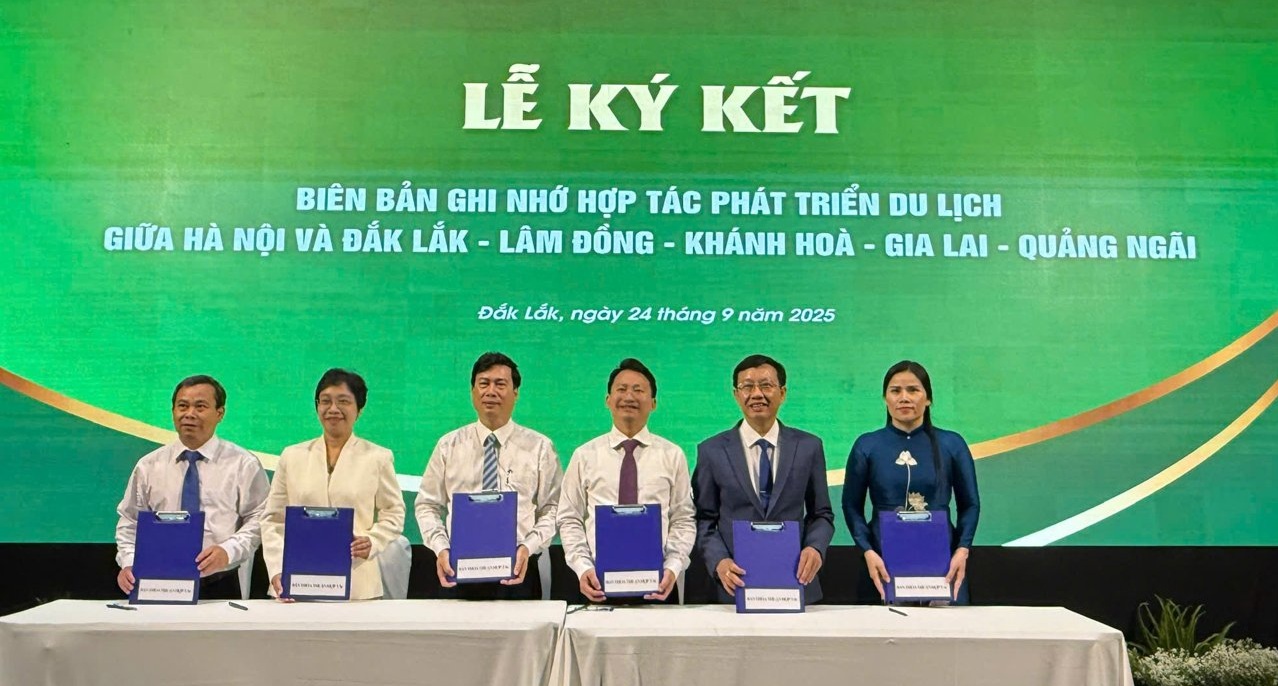 Lễ ký kết biên bản ghi nhớ hợp tác phát triển du lịch giữa Hà Nội và Đắk Lắk, Lâm Đồng, Khánh Hòa, Gia Lai, Quảng Ngãi