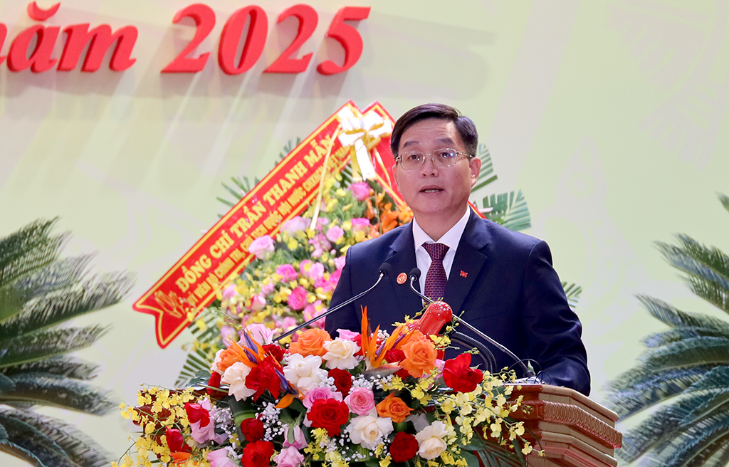 Đồng chí Nguyễn Đình Trung - Ủy viên Ban Chấp hành Trung ương Đảng, Bí thư Tỉnh ủy phát biểu khai mạc Đại hội.