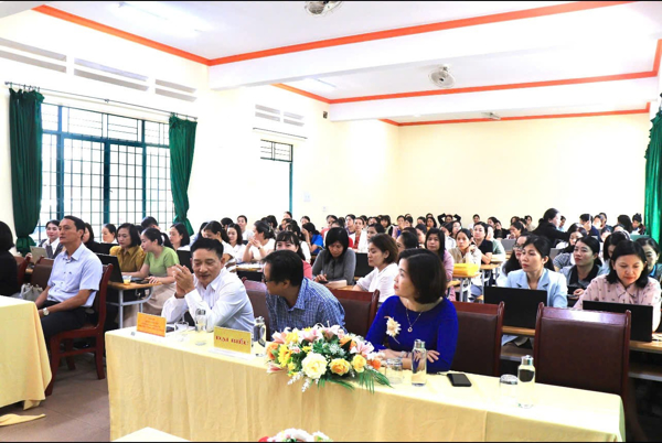 Tập huấn nghiệp vụ Chuyển đổi số cho người làm công tác Thư viện khu vực  phía Tây tỉnh Đắk Lắk năm 2025