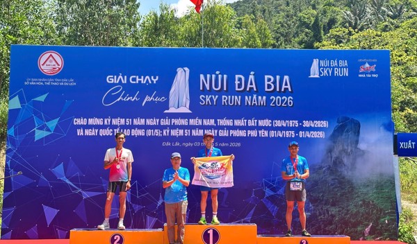 Hơn 1.000 người tham gia Giải chạy Chinh phục núi Đá Bia Sky Run năm 2026