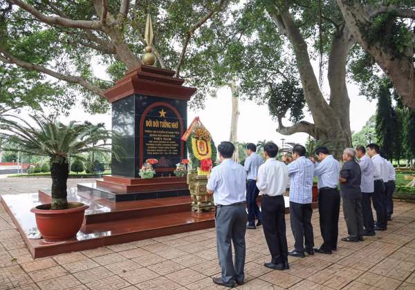 Sở Văn hóa, Thể thao và Du lịch tổ chức dâng hương tưởng niệm các Anh hùng - Liệt sĩ nhân Kỷ niệm 79 năm  ngày Thương binh - Liệt sĩ (27/7/1947 - 27/7/2026)
