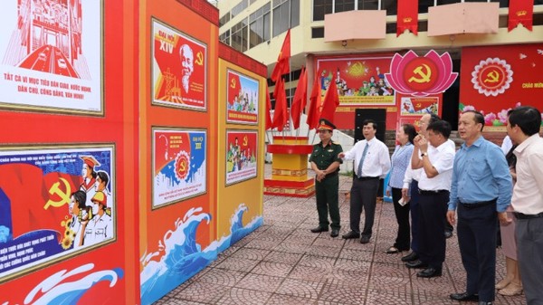 Khai mạc Triển lãm tranh cổ động tấm lớn chào mừng Đại hội đại biểu Đảng bộ tỉnh Đắk Lắk lần thứ I, nhiệm kỳ 2025-2030