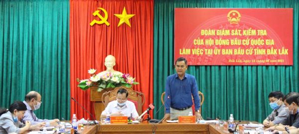 Đoàn kiểm tra, giám sát của Hội đồng Bầu cử Quốc gia làm việc với Ủy ban bầu cử tỉnh