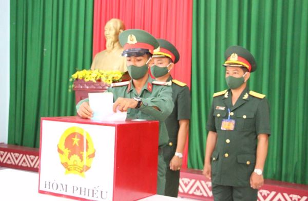 Tiểu đoàn 303 rộn ràng ngày bầu cử sớm