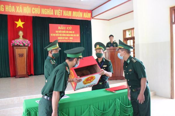 Chủ tịch UBND tỉnh Phạm Ngọc Nghị dự khai mạc bầu cử tại Đồn Biên phòng Cửa khẩu Đắk Ruê 