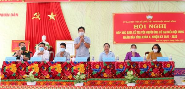 Ứng cử viên đại biểu HĐND tỉnh khóa X thuộc đơn vị bầu cử số 17 tiếp xúc cử tri tại huyện Krông Bông