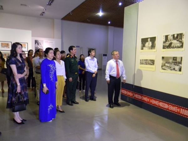 Khai mạc Triển lãm chuyên đề "Ngày hội non sông"